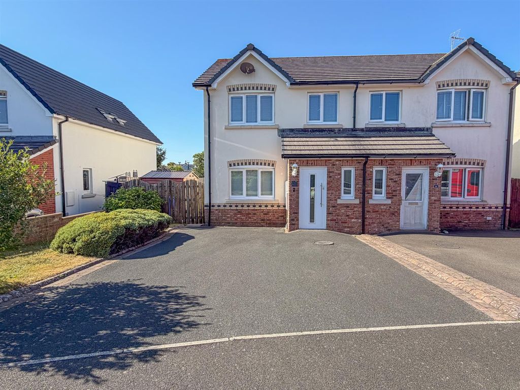 Property photo 1 of 18 17 Royal Park-01.Jpg