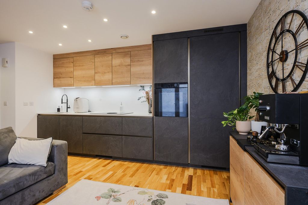 Property photo 3 of 17 Kitchen