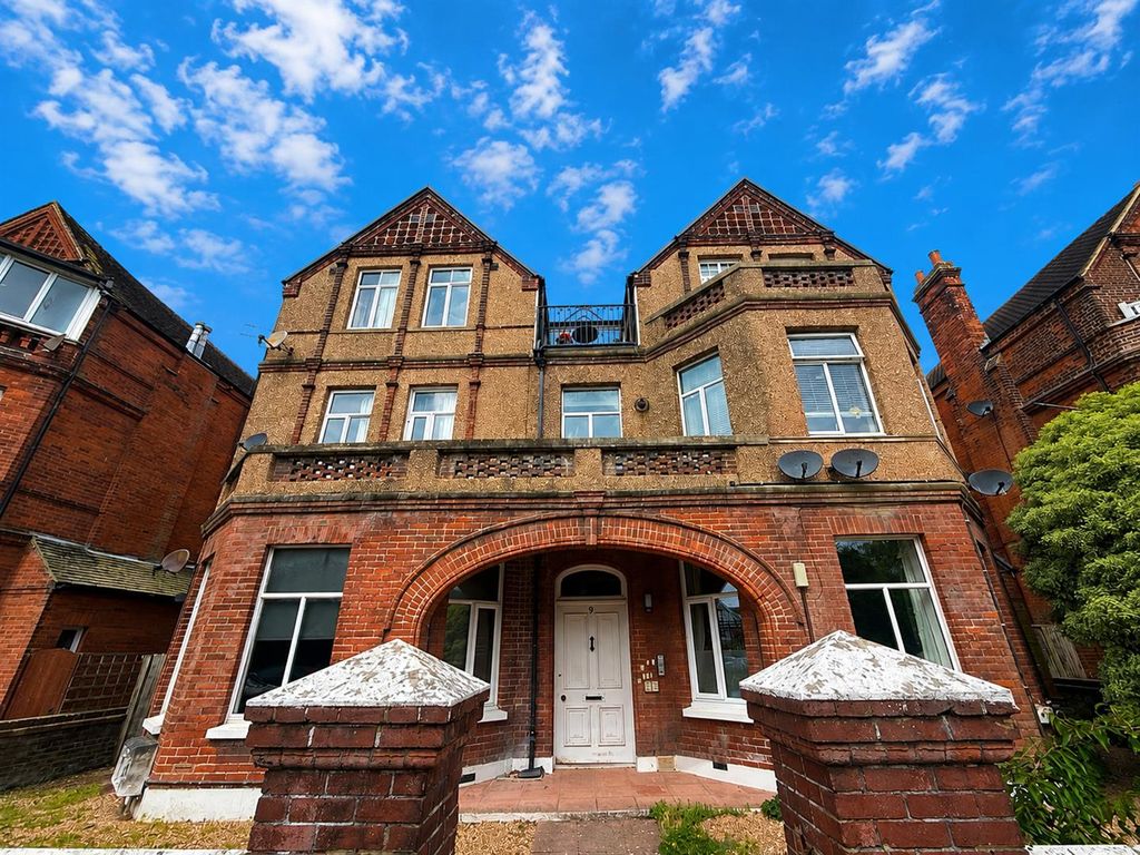 Property photo 1 of 13 01323 438506