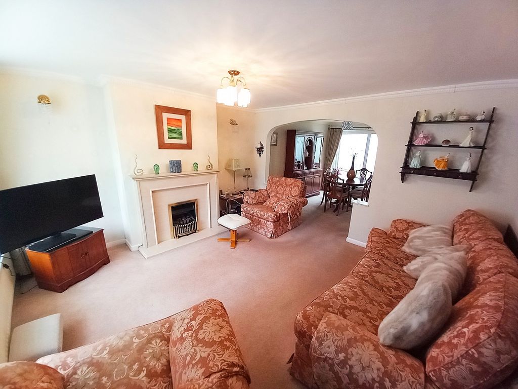 Property photo 2 of 20 Lounge