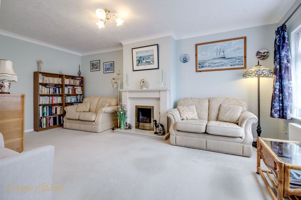 Property photo 3 of 16 Sitting Room