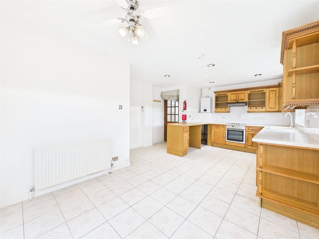 Property photo 2 of 15 Picture No. 17