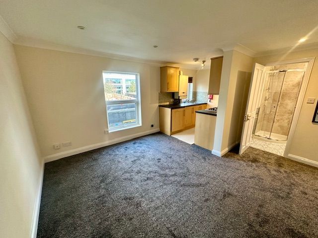 Property photo 1 of 7 Living Room