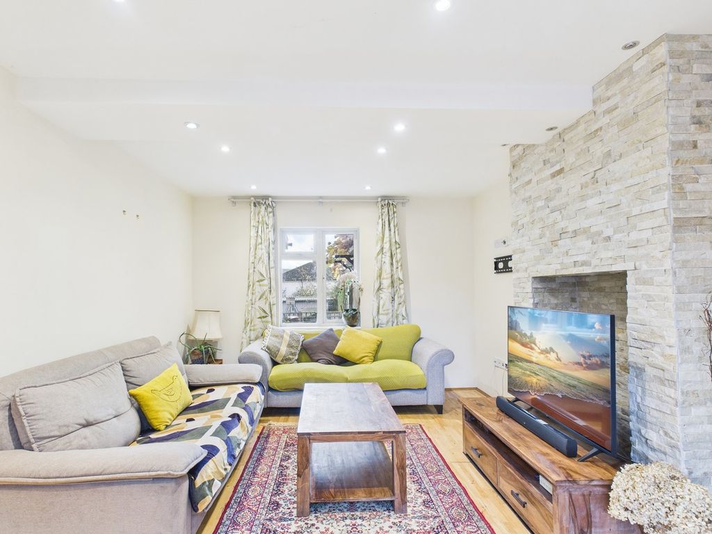 Property photo 2 of 19