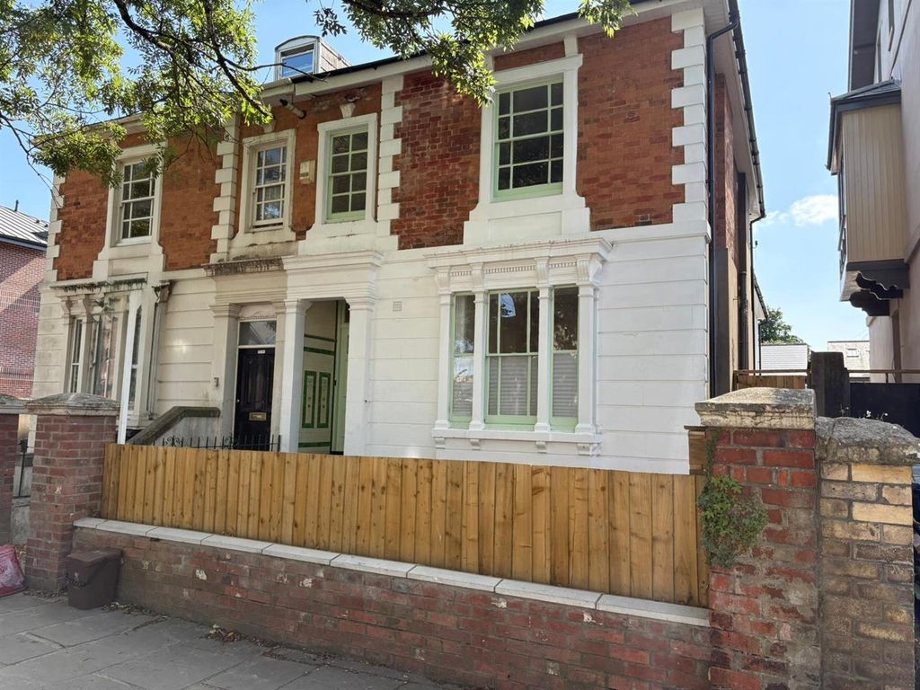 Property photo 1 of 13 3 Oakfield Street.Jpg