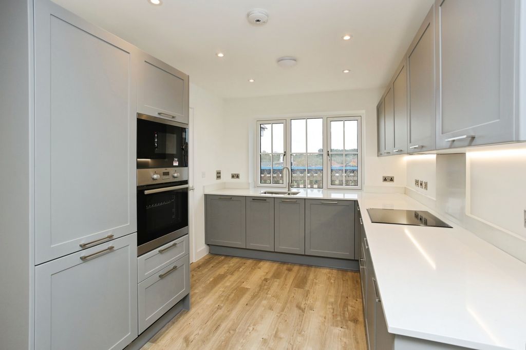 Property photo 2 of 14 Photo