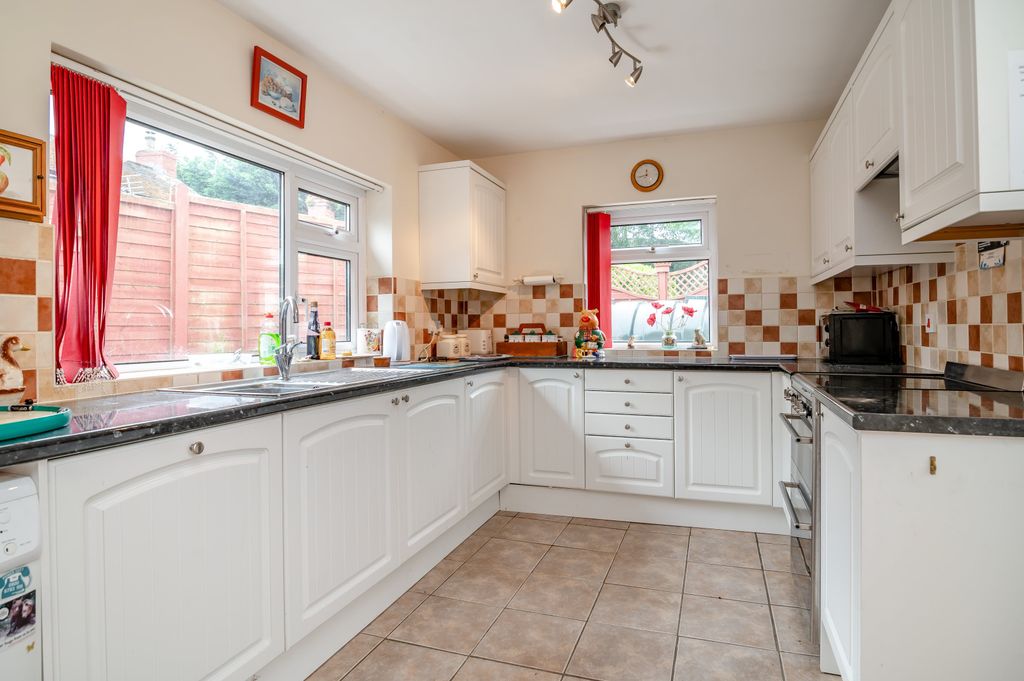 Property photo 2 of 28