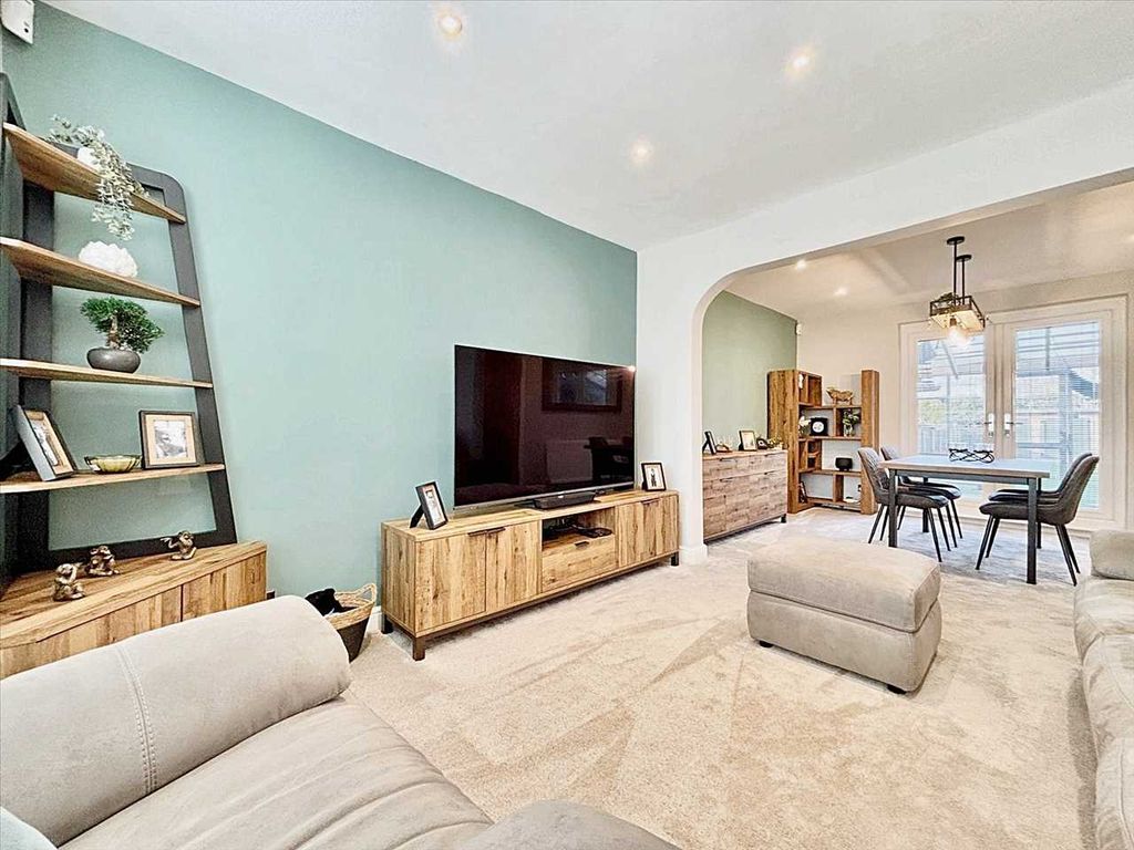 Property photo 2 of 26 Lounge