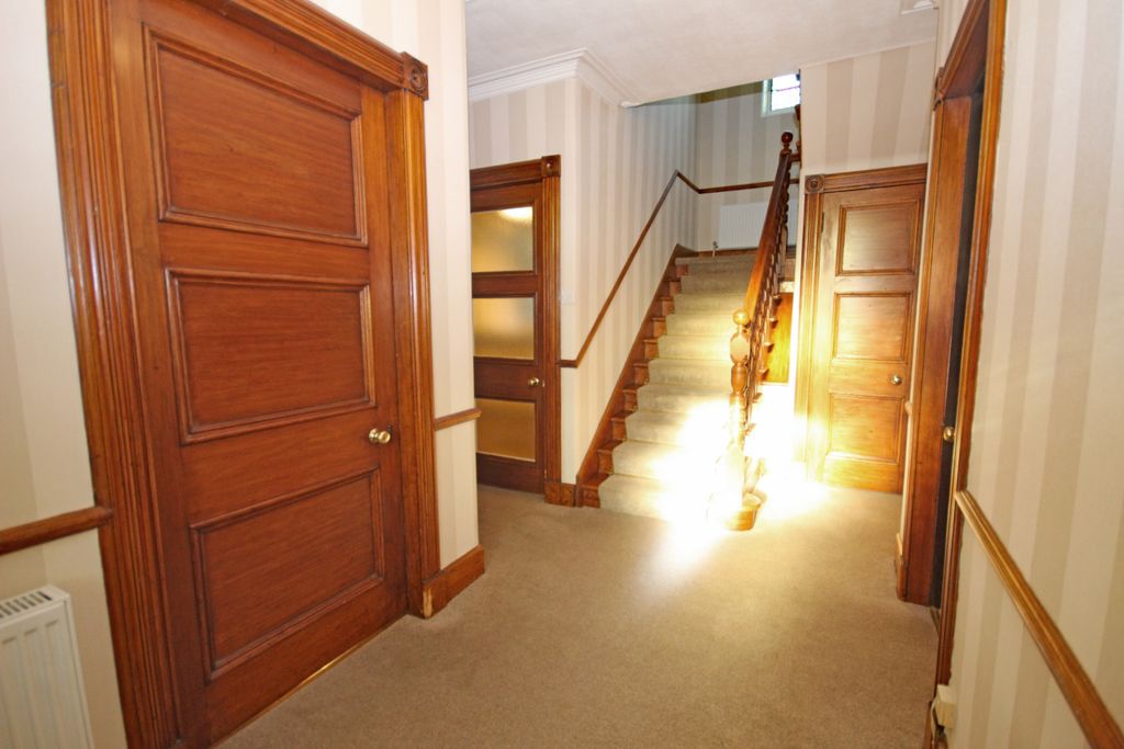 Property photo 3 of 37