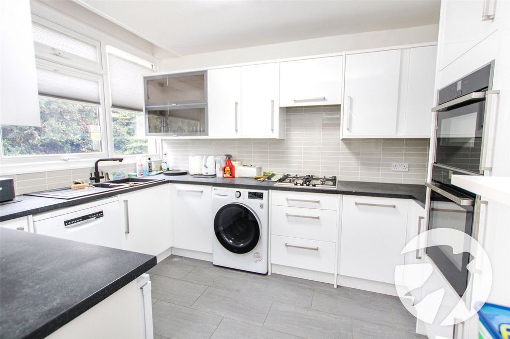 Property photo 3 of 16 Picture No. 11