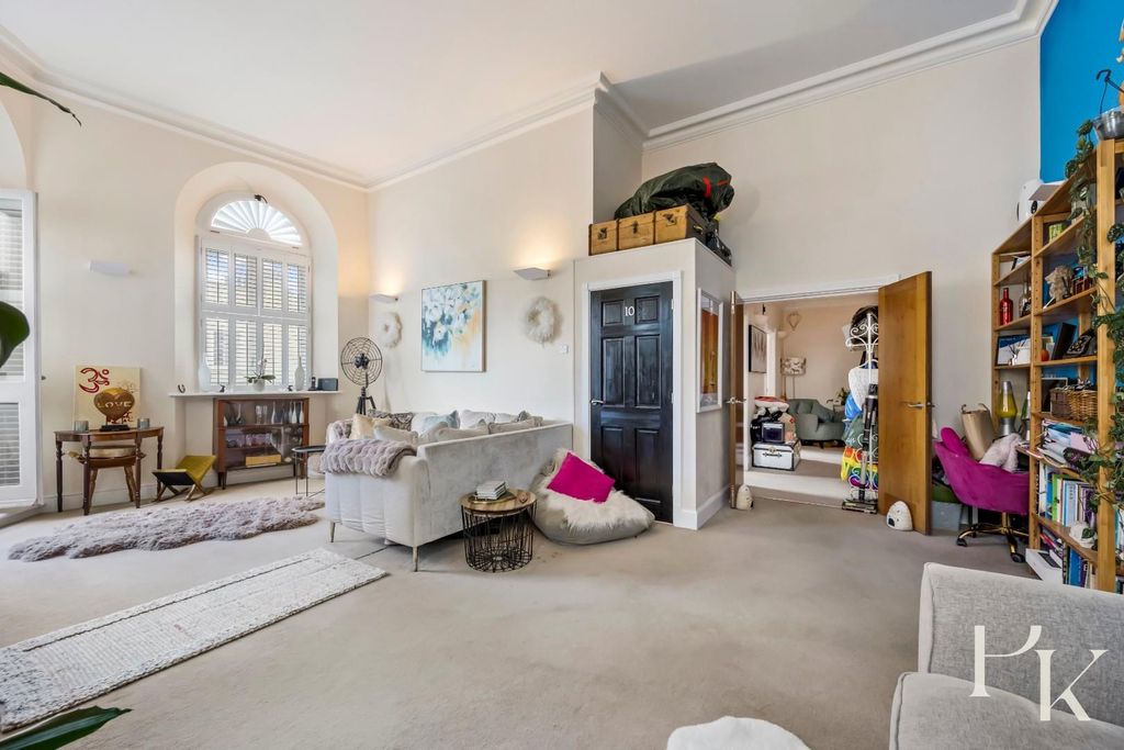 Property photo 3 of 15