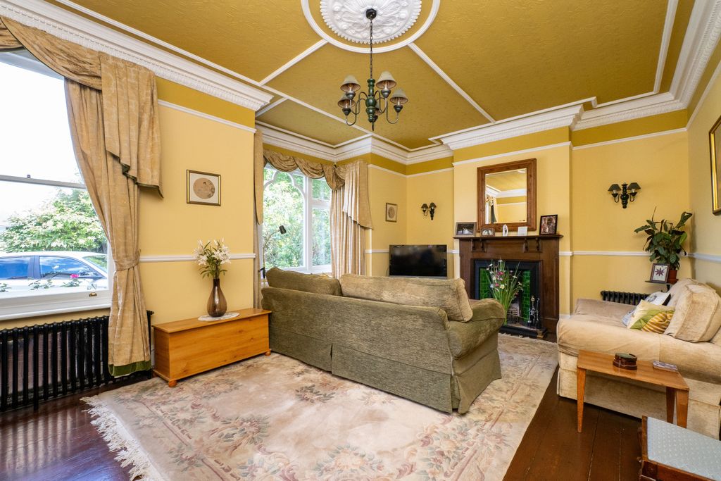 Property photo 2 of 28 Picture No. 04