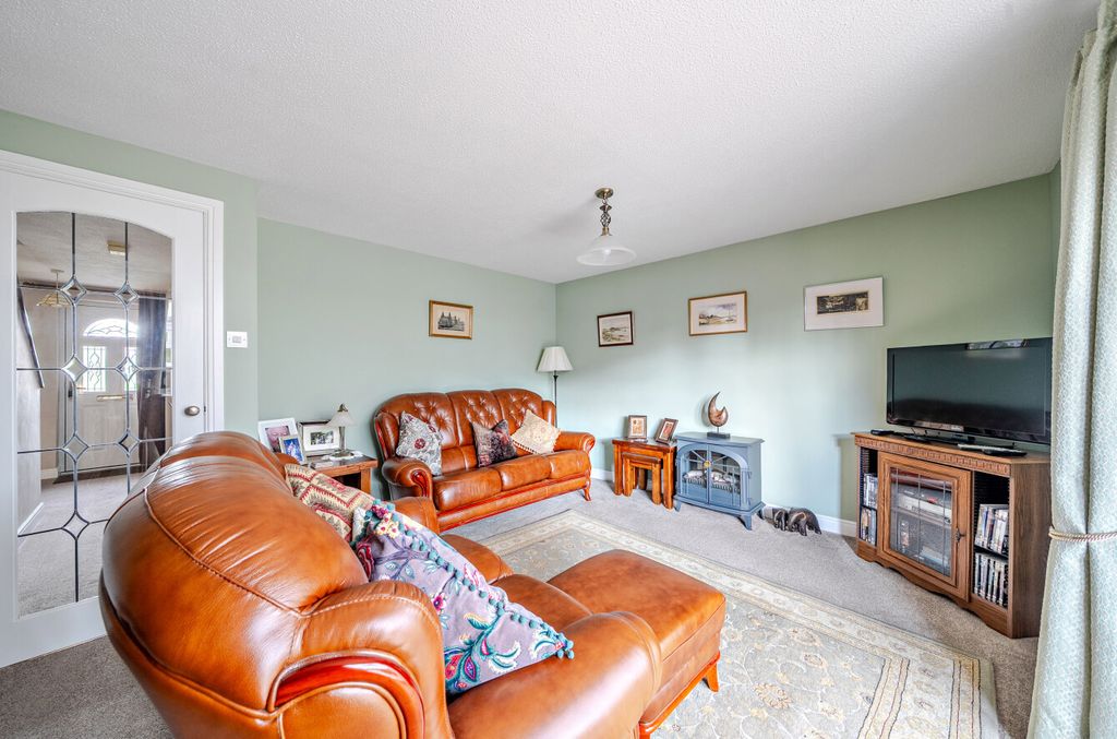 Property photo 2 of 21 1350738-20-68c2Bc...