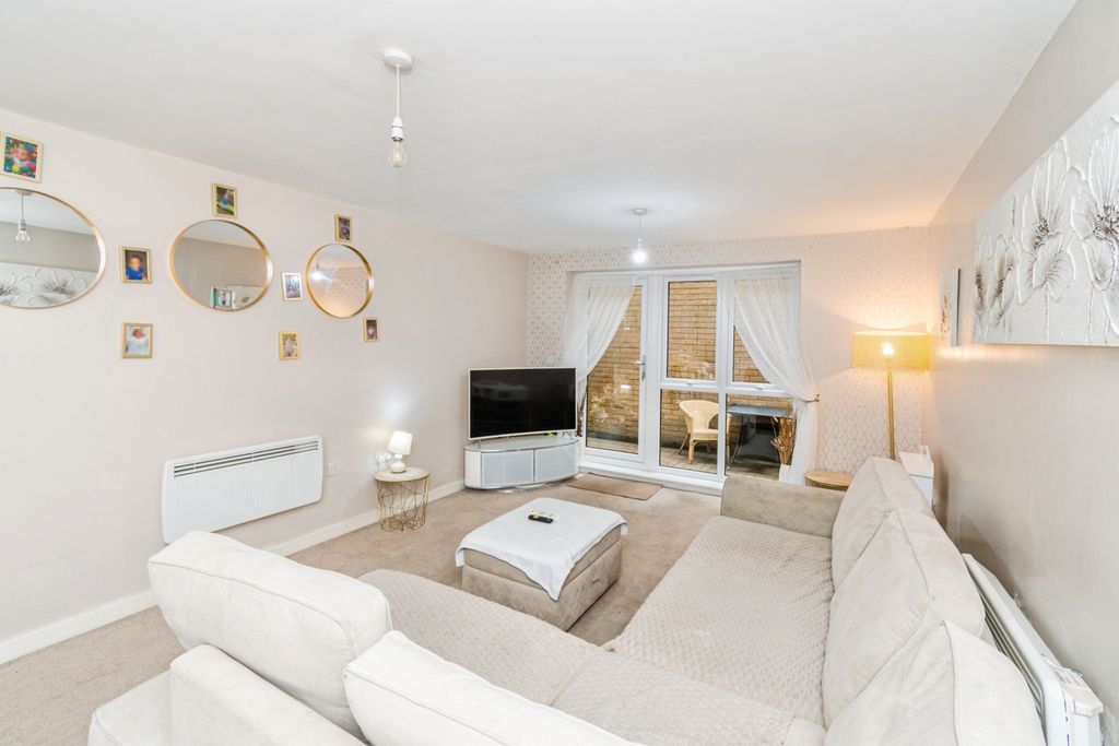 Property photo 3 of 18 Pbox-Img.Jpg