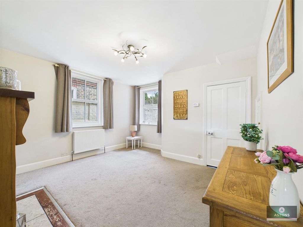 Property photo 3 of 14 Dining Room