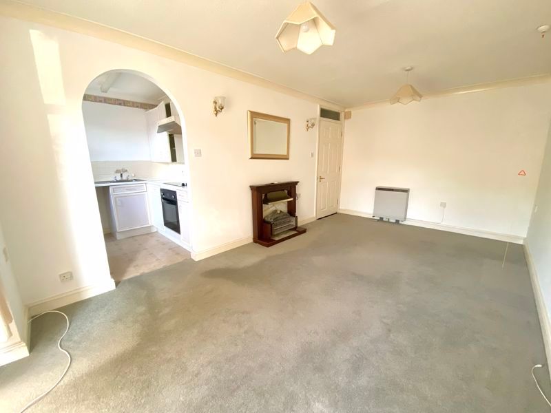 Property photo 3 of 15 Lounge