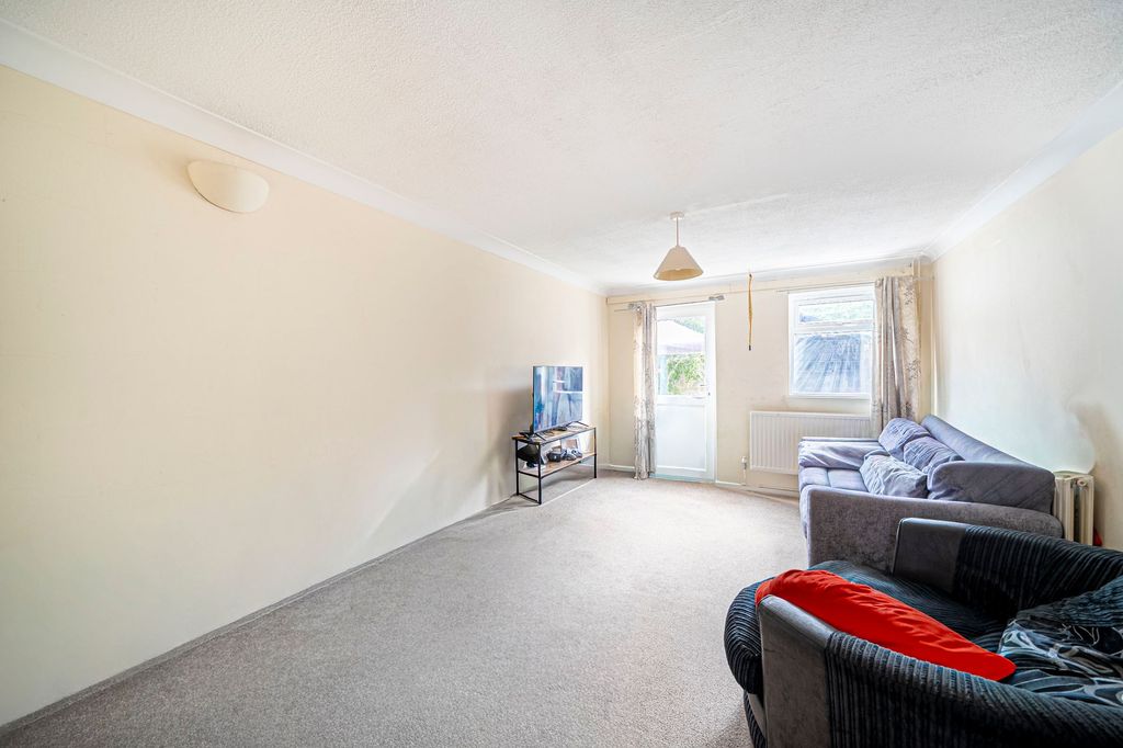 Property photo 3 of 18 Sitting Room