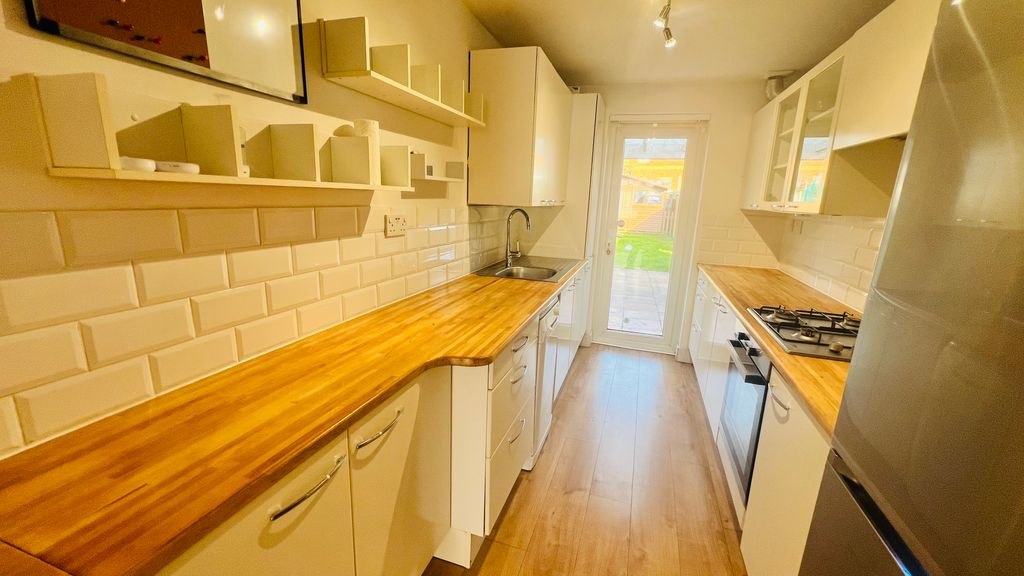 Property photo 3 of 16 Kitchen