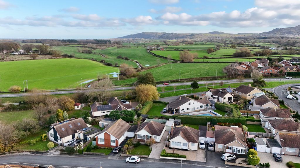 Property photo 2 of 26