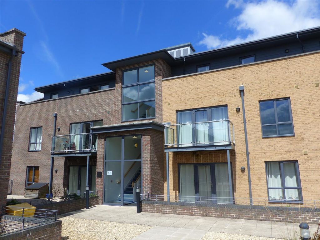 Property photo 1 of 5 2 - 31 King House