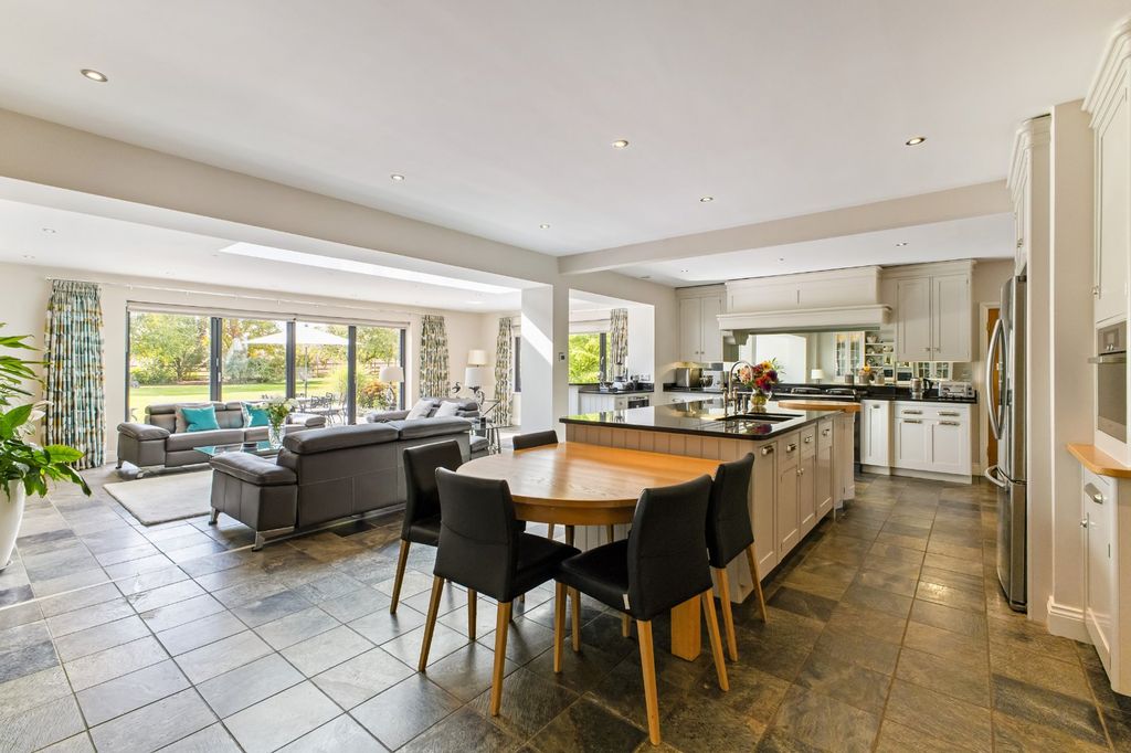 Property photo 3 of 23 Picture No. 21