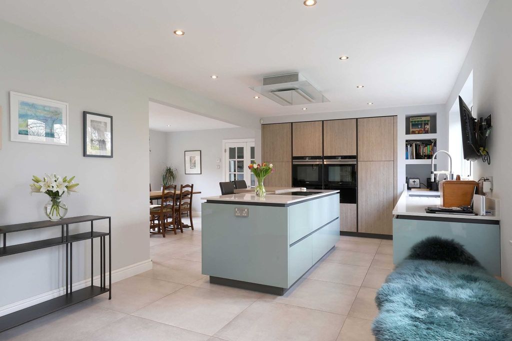 Property photo 2 of 24 Picture No. 15