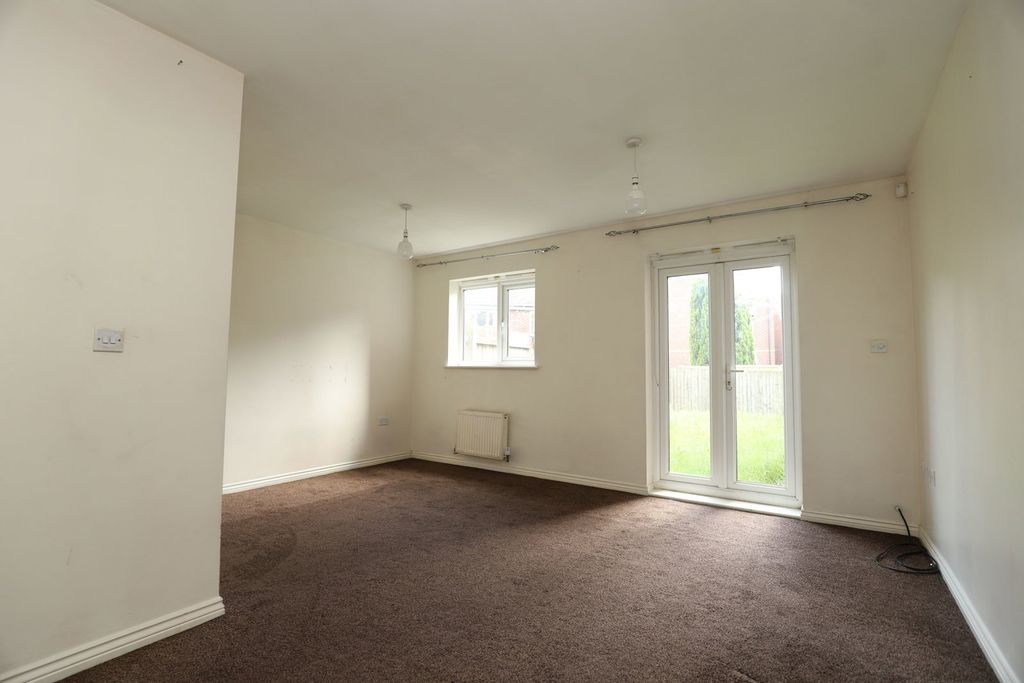 Property photo 2 of 27