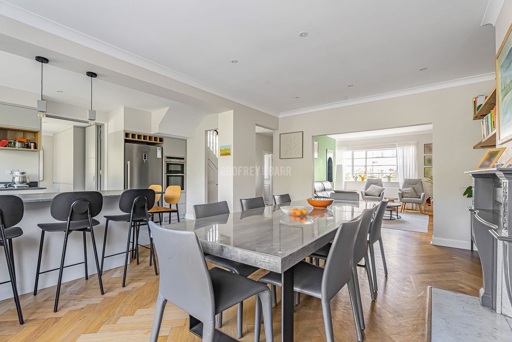 Property photo 2 of 24