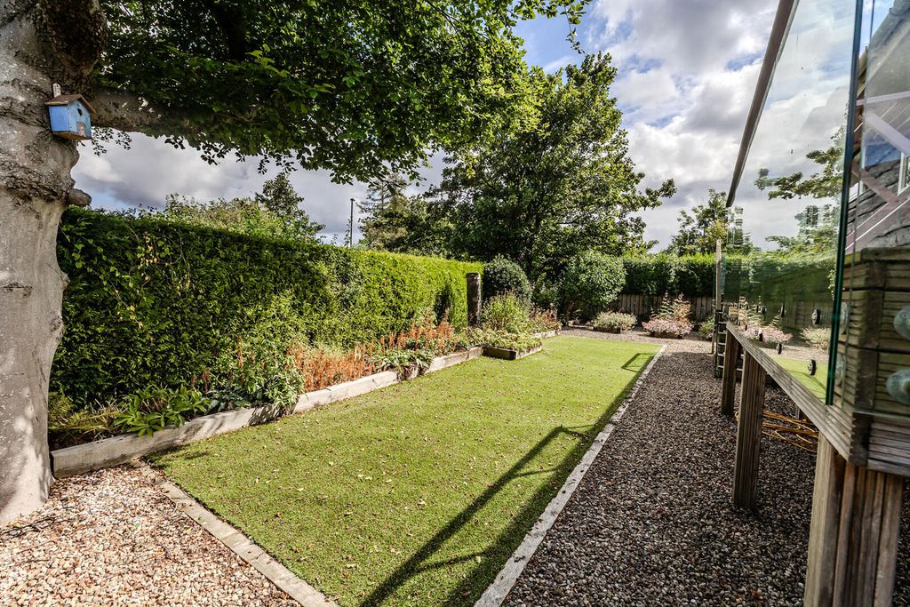 Property photo 2 of 27 Rear Garden