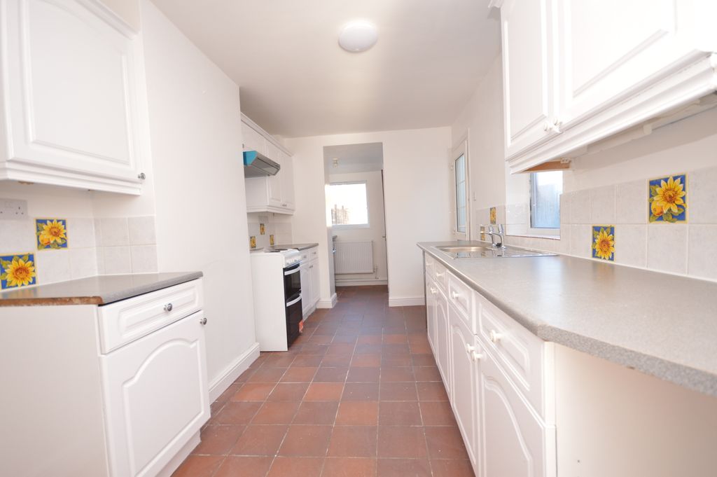 Property photo 1 of 8 Kitchen