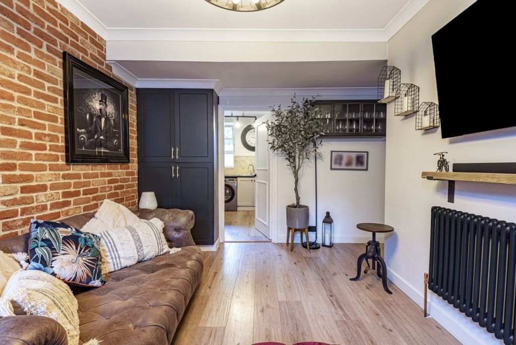 Property photo 2 of 8 888166 (4)