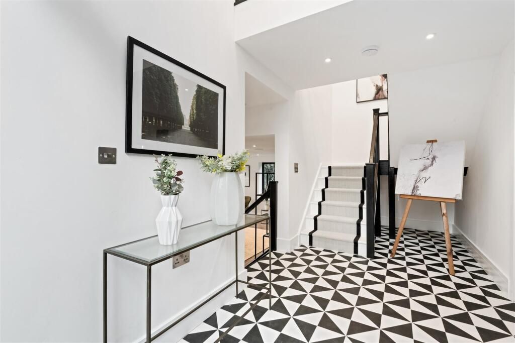 Property photo 3 of 27 Gallery