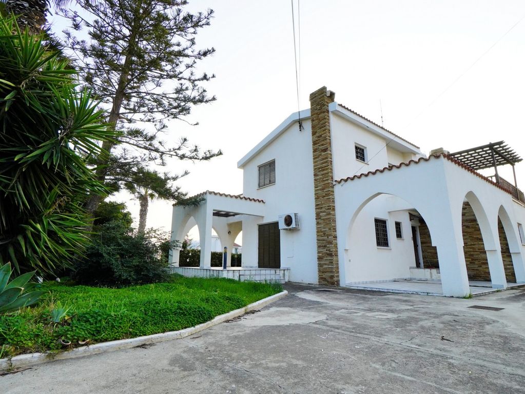 Property photo 2 of 17
