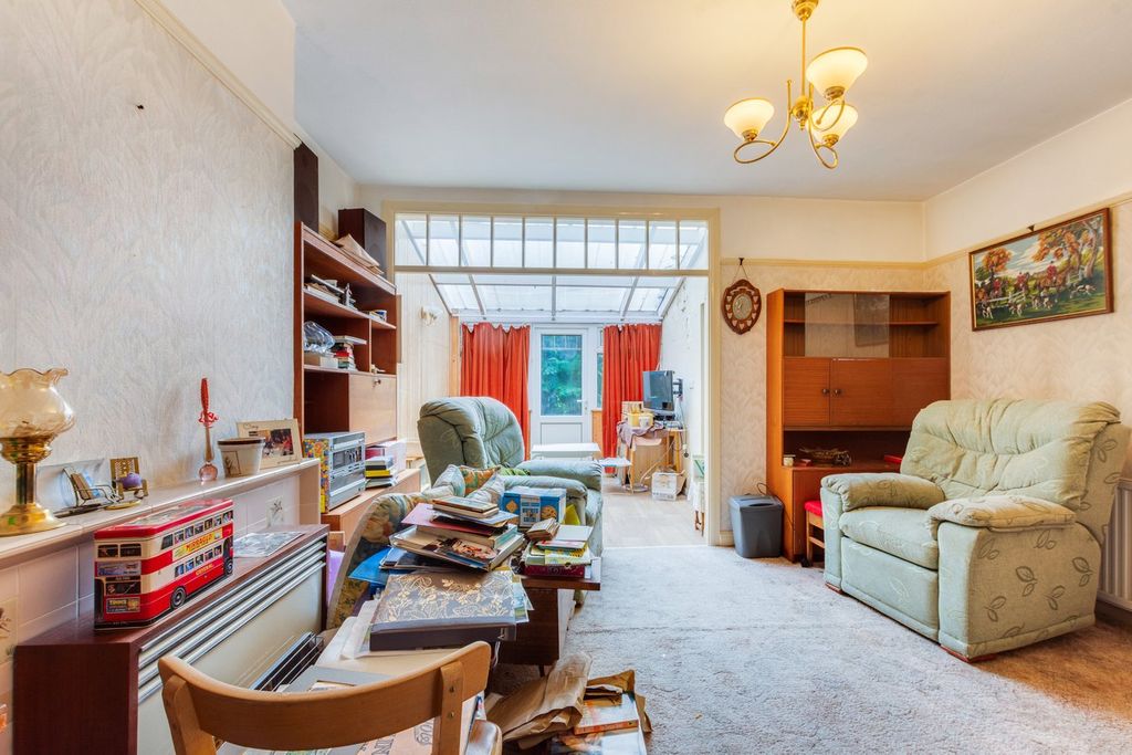 Property photo 2 of 17