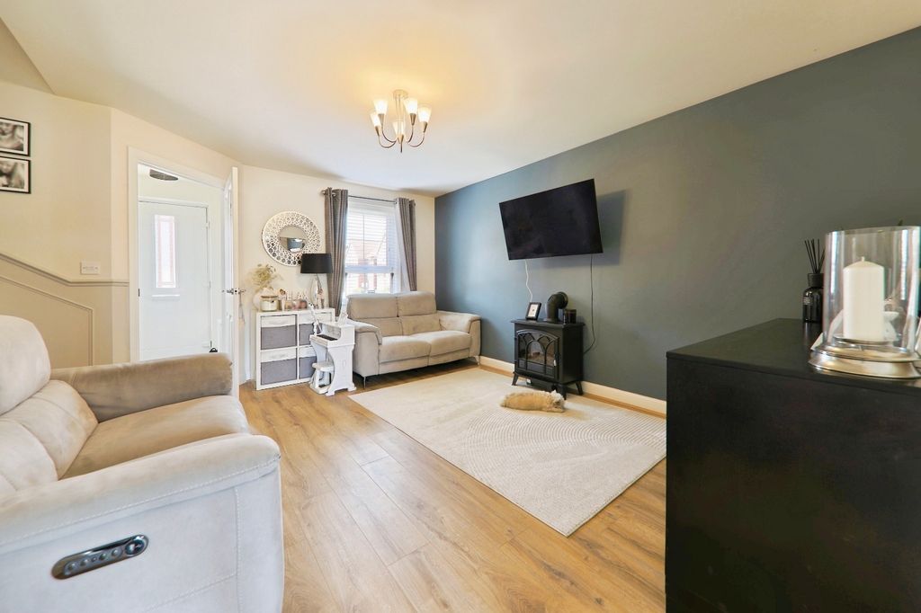 Property photo 2 of 12 5183434