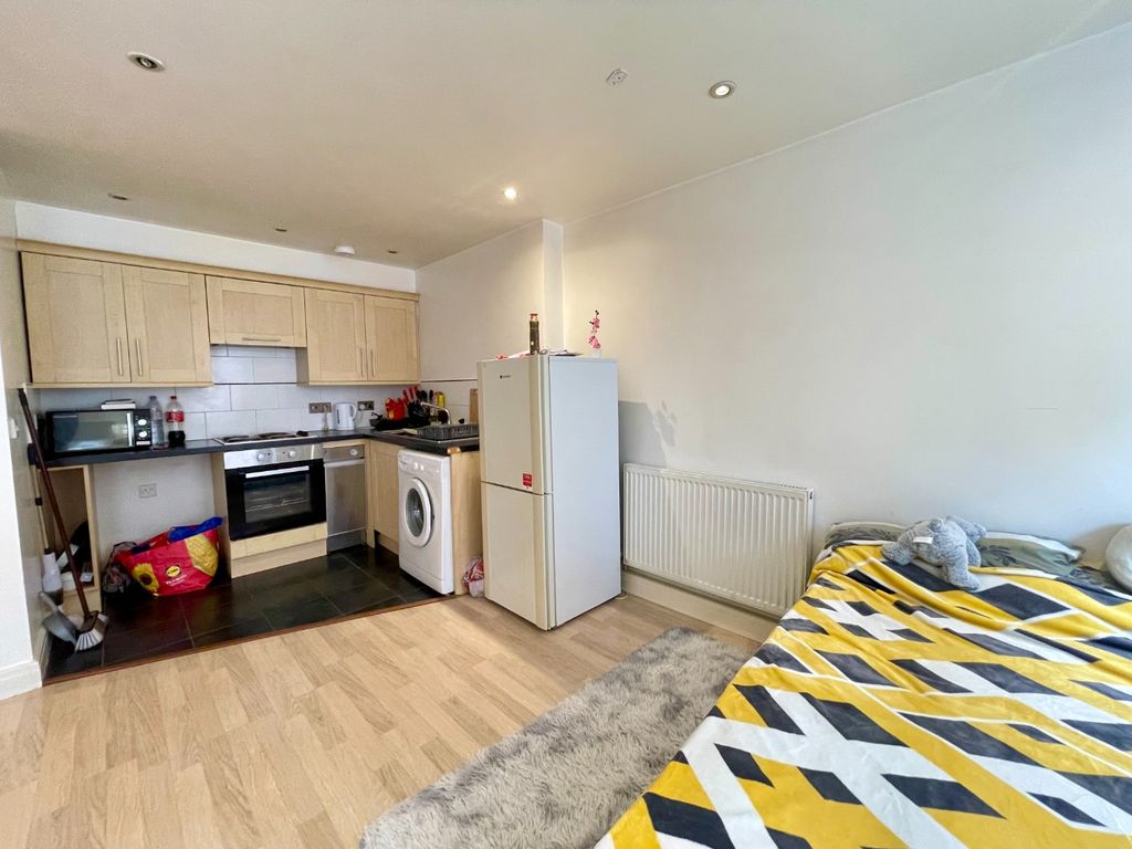 Property photo 3 of 6 4179752