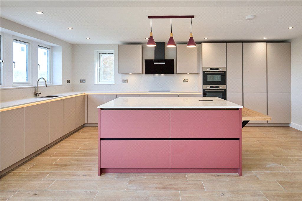 Property photo 3 of 15 Kitchen