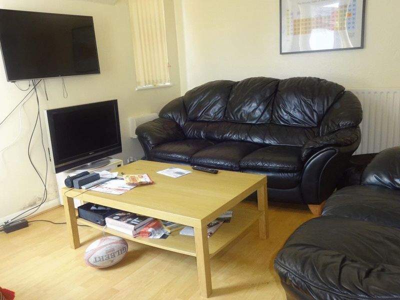 Property photo 2 of 6 Photo 5