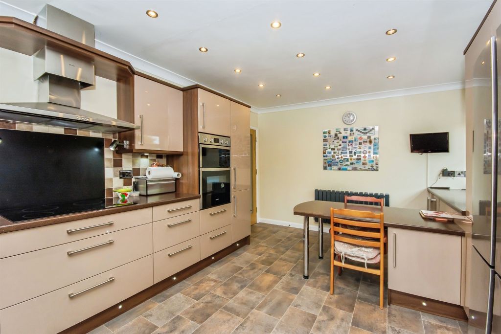Property photo 2 of 24