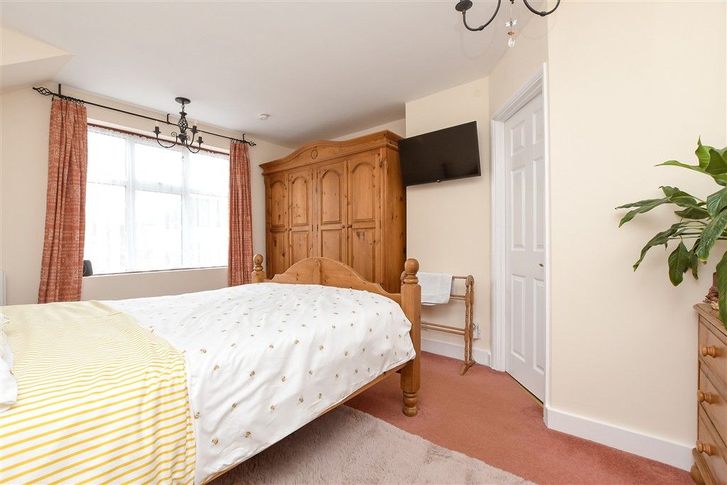 Property photo 1 of 18 Bedroom 1
