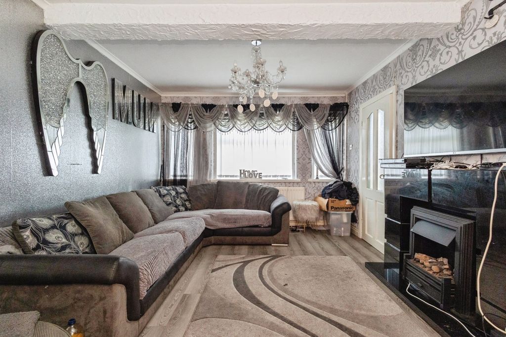 Property photo 3 of 16 Pbox-Img.Jpg
