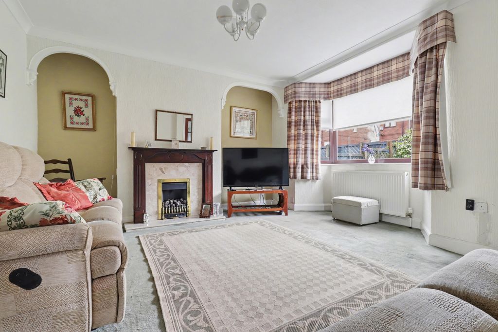 Property photo 3 of 13 3- Rob Hammond Ewemove Pontefract