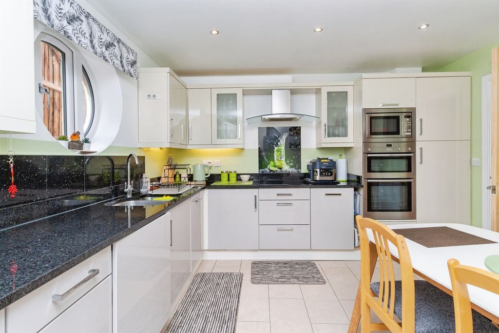 Property photo 2 of 12