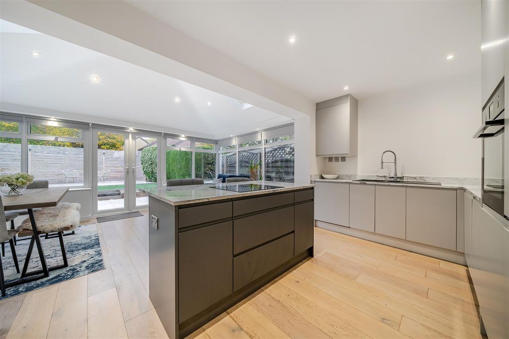 Property photo 2 of 20 Kitchen