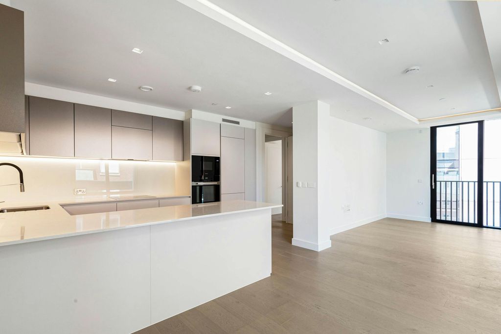 Property photo 1 of 17 Kitchen