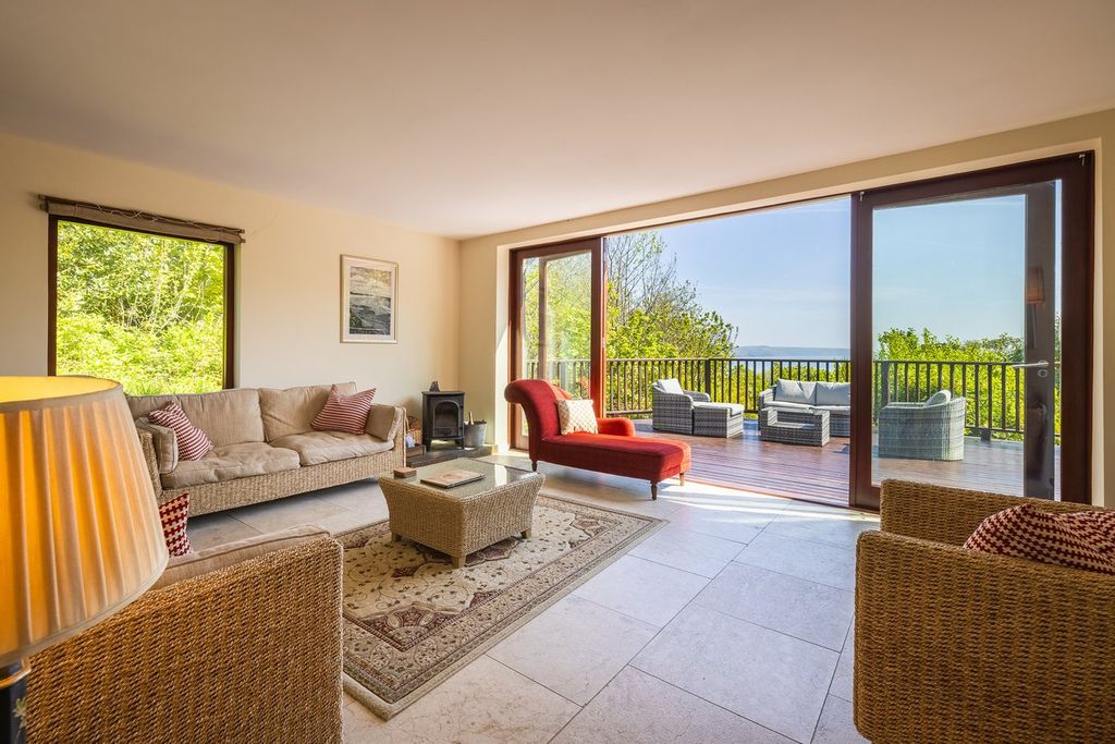 Property photo 2 of 27