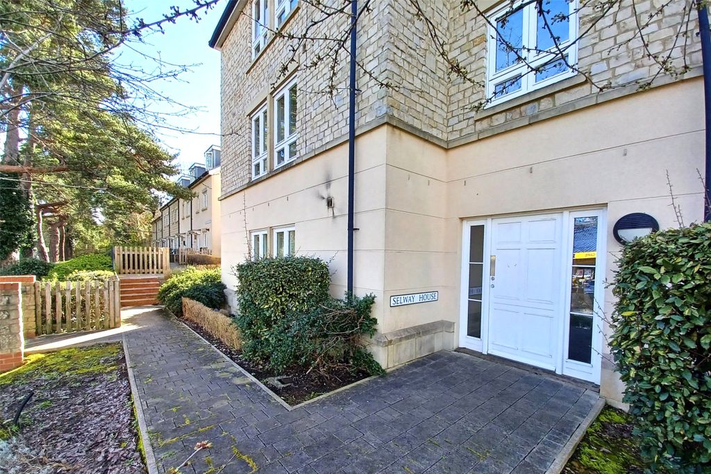 Property photo 1 of 8 External