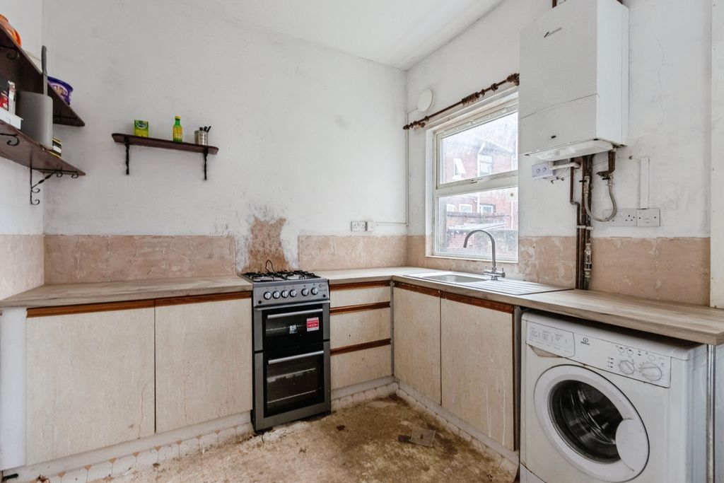 Property photo 2 of 14 Kitchen
