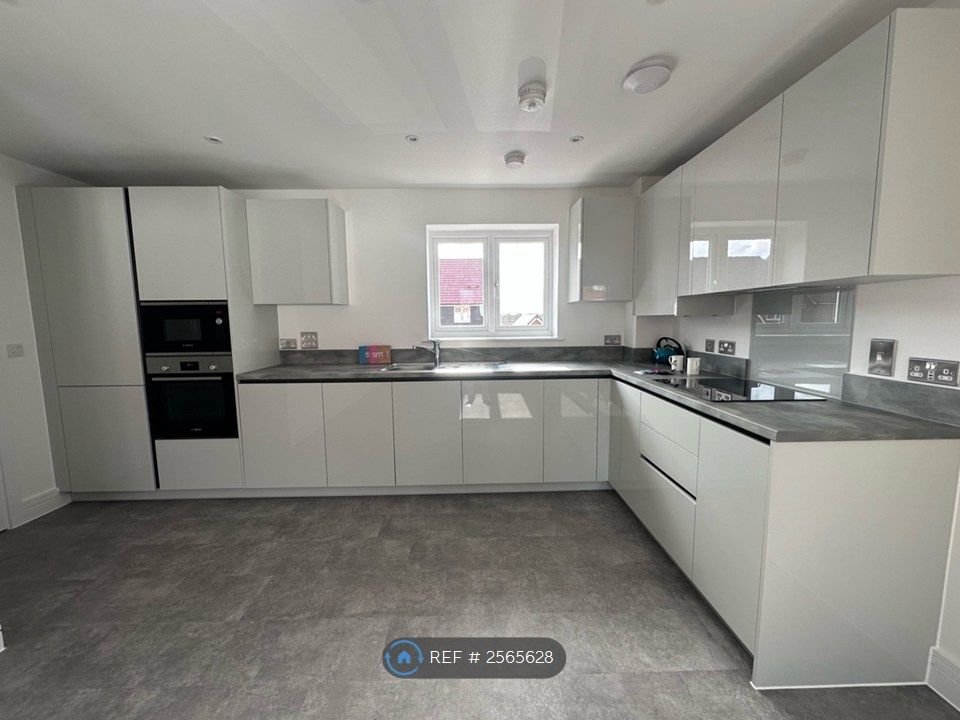 Property photo 2 of 10 Kitchen
