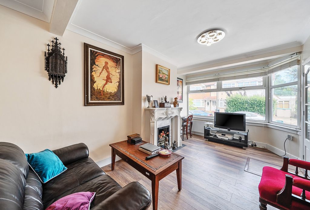 Property photo 2 of 19 1320179-2-686E383...